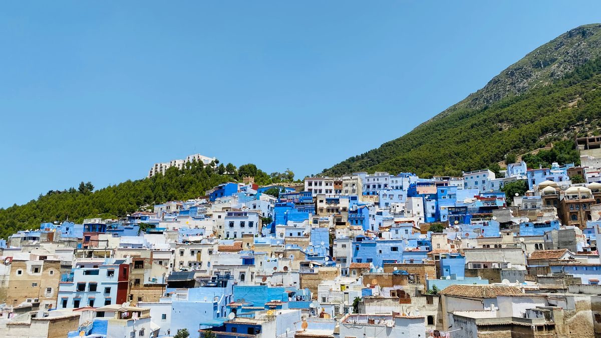 Case blu e bianche di Chefchaouen sul fianco della montagna